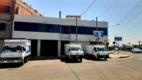 120 m² – Casa comercial esquina frente a Mercado Cenepa