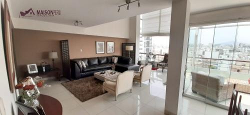 3 Cuartos, 230 m² – Duplex en Venta 3 Dorm. 230 M2 Miraflores (Ref 695) -D-Ñ